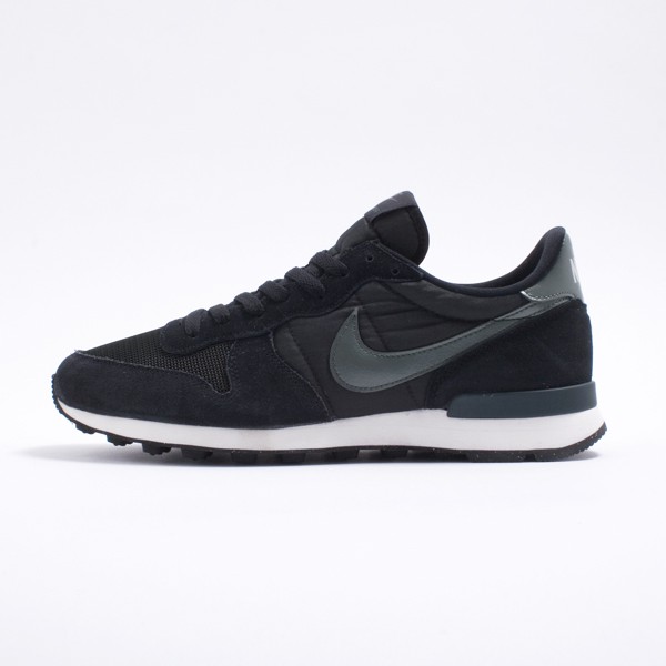 Nike Internationalist