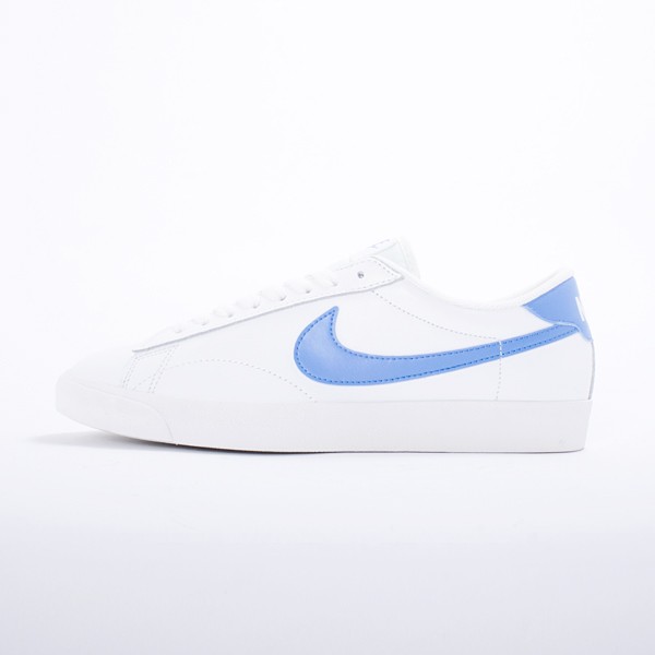 postura Día del Maestro Demon Play Nike Tennis Classic AC | FIRMAMENT - Berlin Renaissance