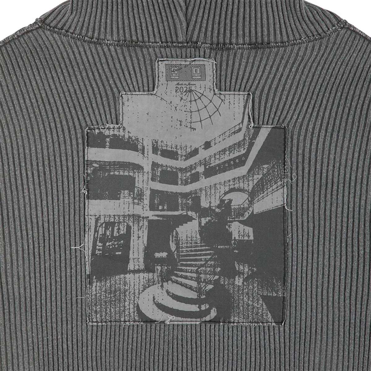 アクセサリー C.E Owner's Manual Cav Empt CAV EMPT reveals a bespoke collection of reversible pieces